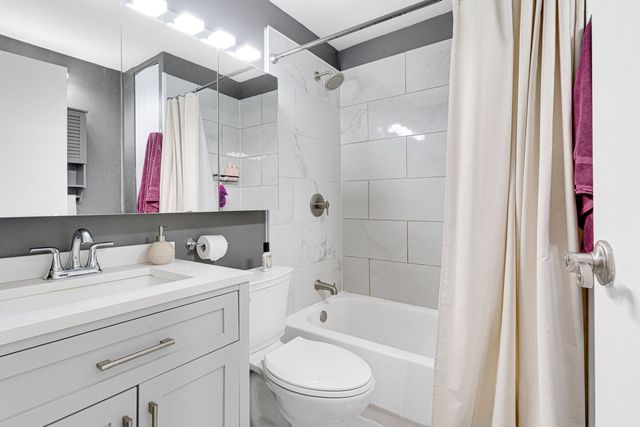 1540 N LaSalle Drive 201, Chicago, IL 60610