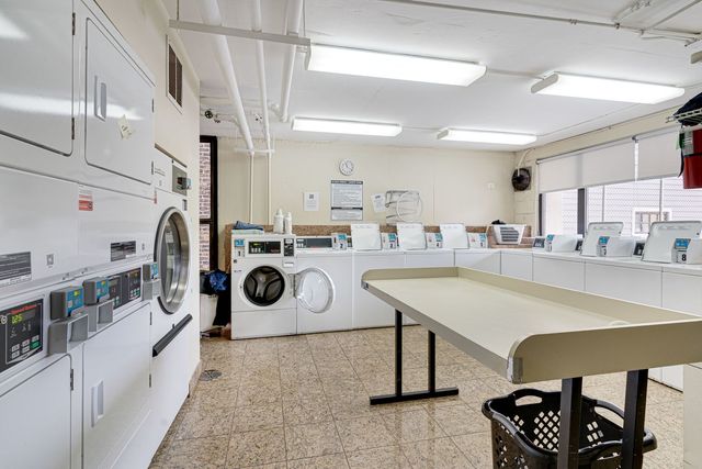 1540 N LaSalle Drive 201, Chicago, IL 60610