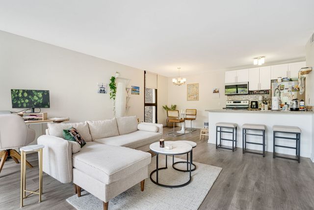 1540 N LaSalle Drive 201, Chicago, IL 60610