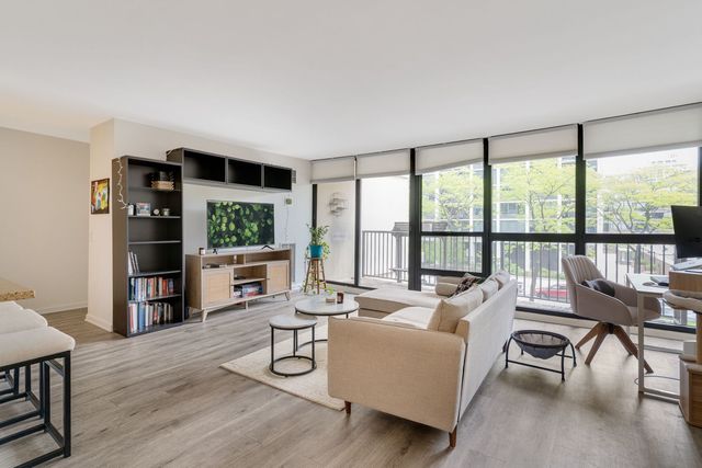 1540 N LaSalle Drive 201, Chicago, IL 60610