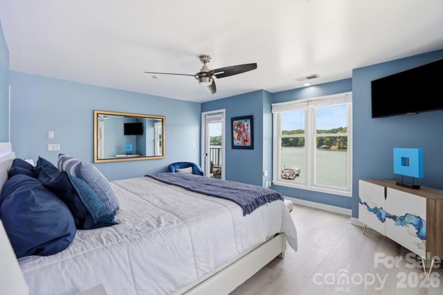 9817 Emerald Point Drive 4, Charlotte, NC 28278
