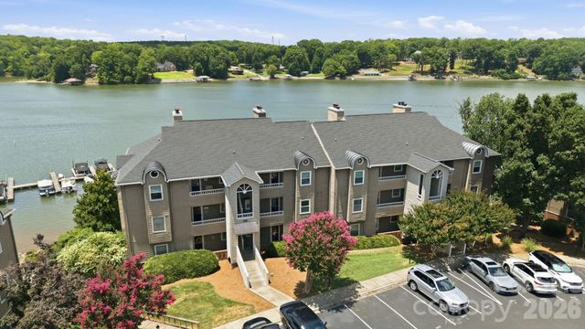 9817 Emerald Point Drive 4, Charlotte, NC 28278