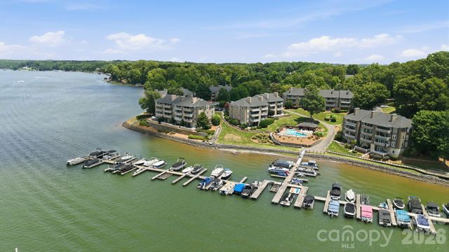 9817 Emerald Point Drive 4, Charlotte, NC 28278