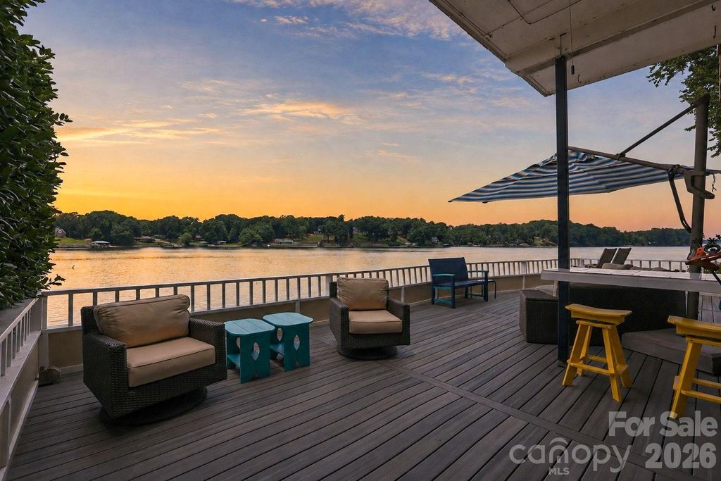 9817 Emerald Point Drive 4, Charlotte, NC 28278