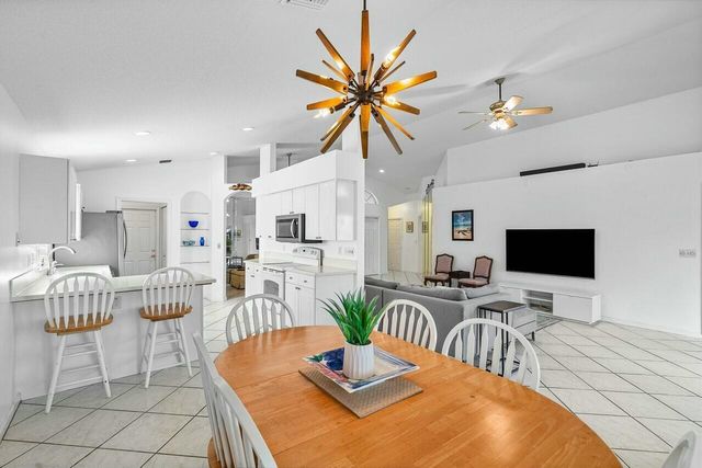 1643 Oak Berry Circle, Wellington, FL 33414