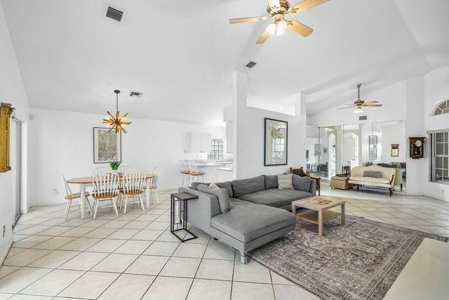 1643 Oak Berry Circle, Wellington, FL 33414
