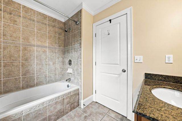 426 Main St 1, Waltham, MA 02452