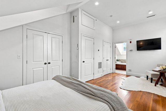 426 Main St 1, Waltham, MA 02452