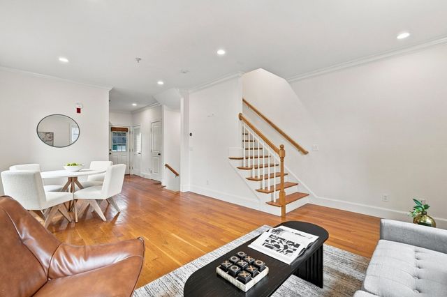 426 Main St 1, Waltham, MA 02452