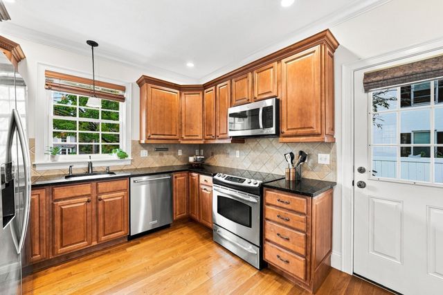 426 Main St 1, Waltham, MA 02452