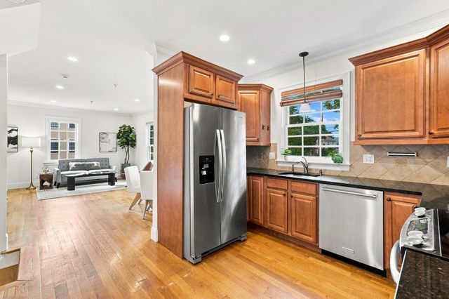 426 Main St 1, Waltham, MA 02452