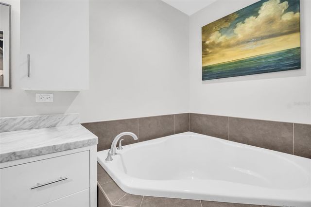 1 BEACH DRIVE SE 1910, St Petersburg, FL 33701