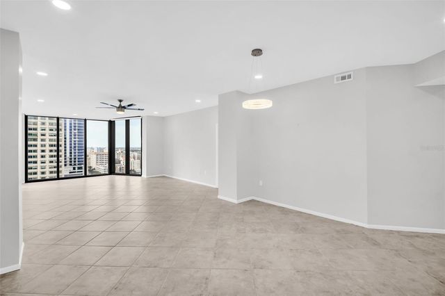 1 BEACH DRIVE SE 1910, St Petersburg, FL 33701