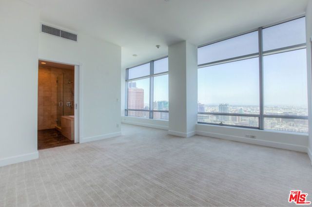 900 W Olympic Boulevard 39G, Los Angeles, CA 90015