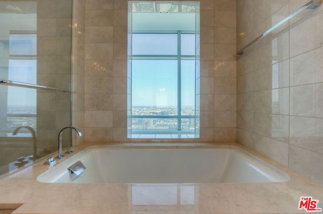 900 W Olympic Boulevard 39G, Los Angeles, CA 90015