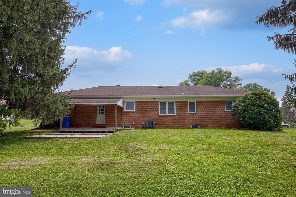 101 LYNBROOK DR N, York, PA 17402