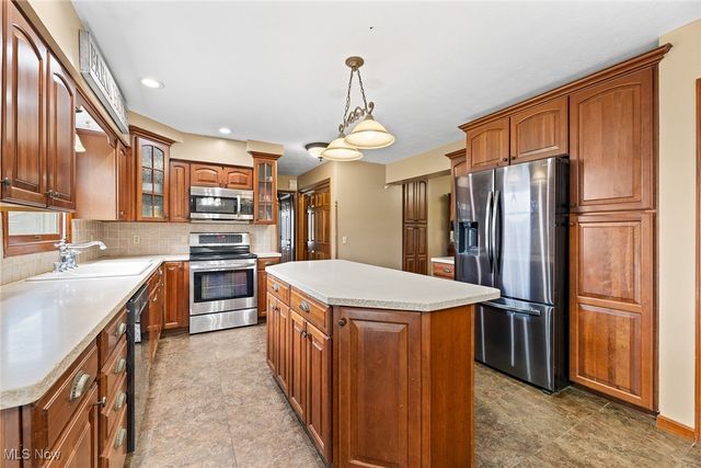 7686 Peck Road, Ravenna, OH 44266