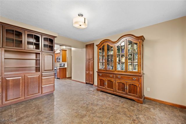 7686 Peck Road, Ravenna, OH 44266