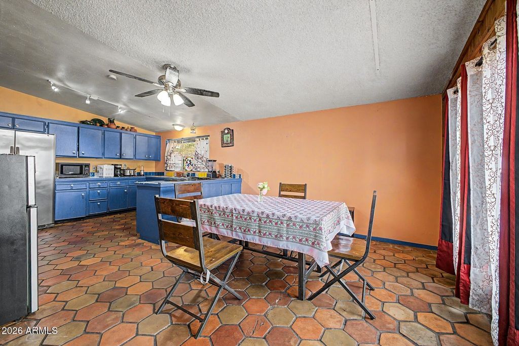 Image 10 of property listing at 1019 E NORTHVIEW Avenue, Phoenix, AZ 85020