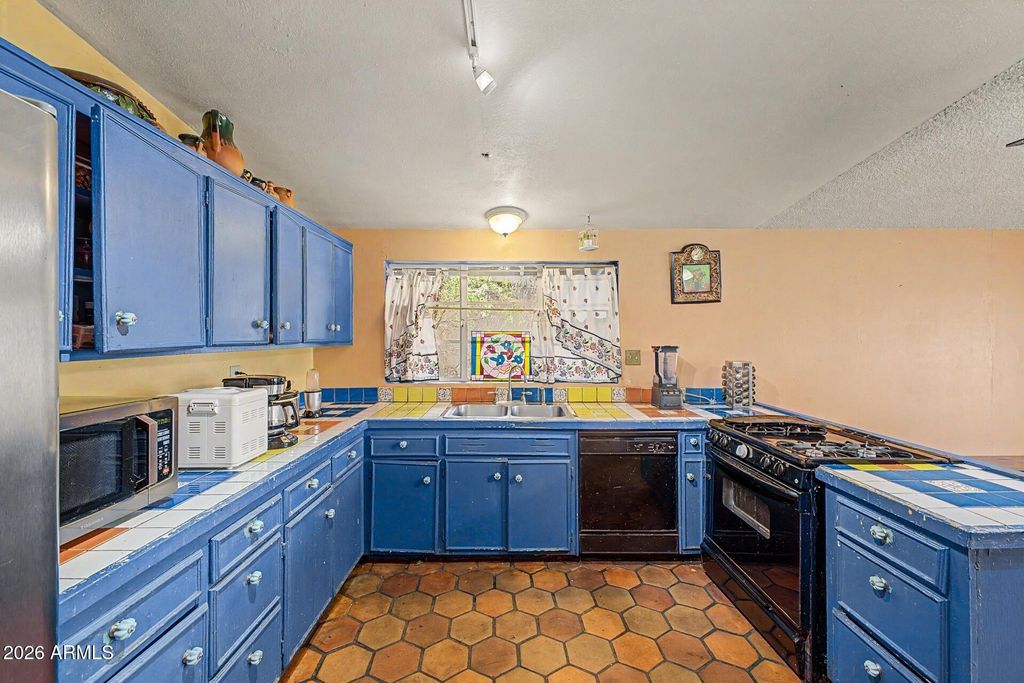 Image 12 of property listing at 1019 E NORTHVIEW Avenue, Phoenix, AZ 85020