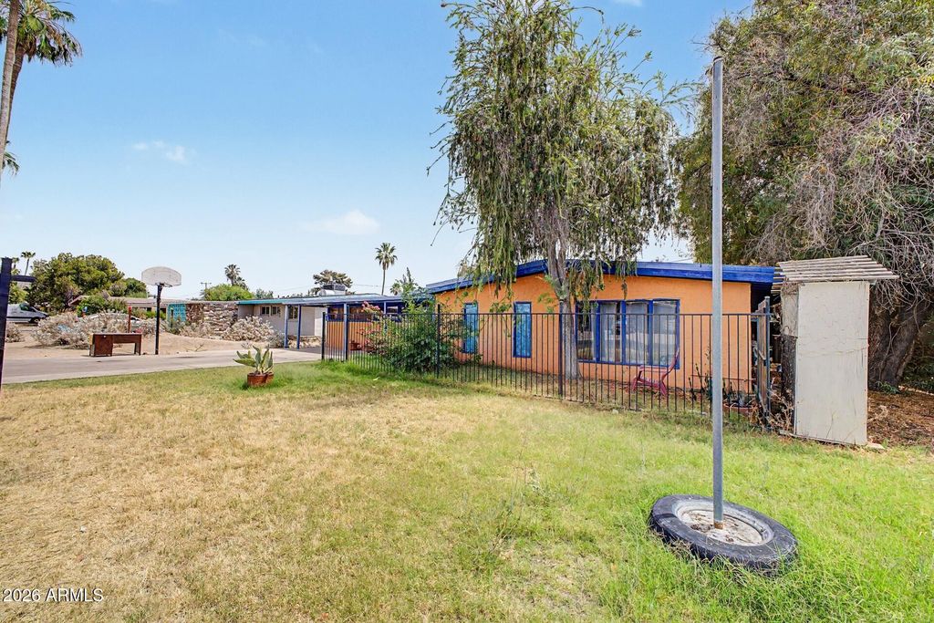 Image 3 of property listing at 1019 E NORTHVIEW Avenue, Phoenix, AZ 85020