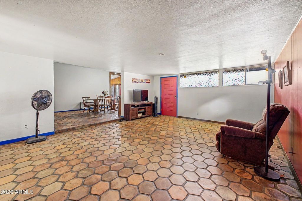 Image 6 of property listing at 1019 E NORTHVIEW Avenue, Phoenix, AZ 85020