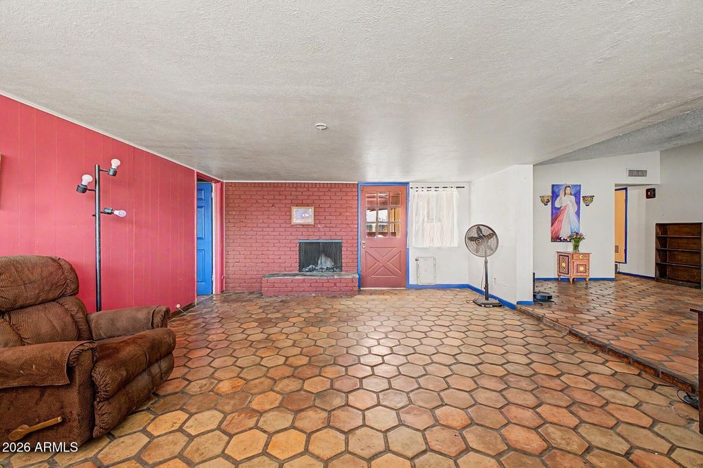 Image 7 of property listing at 1019 E NORTHVIEW Avenue, Phoenix, AZ 85020