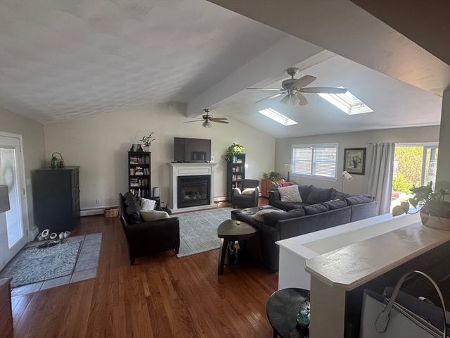 48 Fatima Dr, Bristol, RI 02809