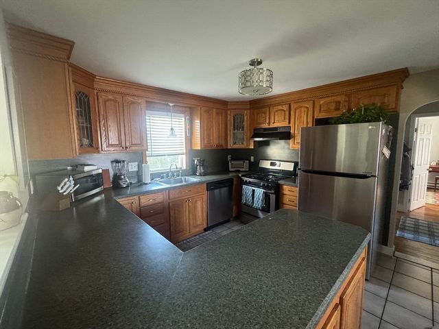 48 Fatima Dr, Bristol, RI 02809