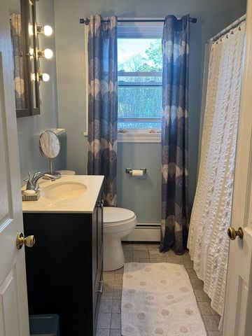 48 Fatima Dr, Bristol, RI 02809