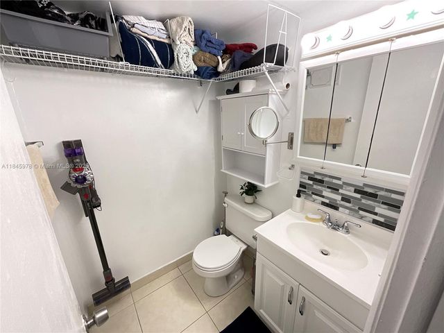 6780 W 2nd Ct 215, Hialeah, FL 33012