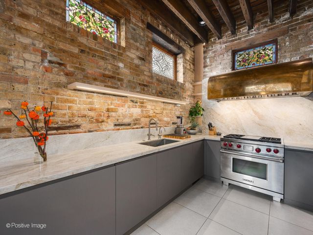 844 W ALTGELD Street, Chicago, IL 60614