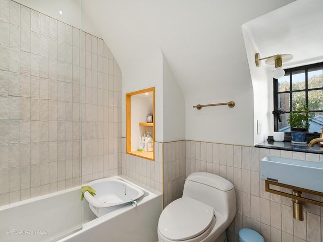 844 W ALTGELD Street, Chicago, IL 60614