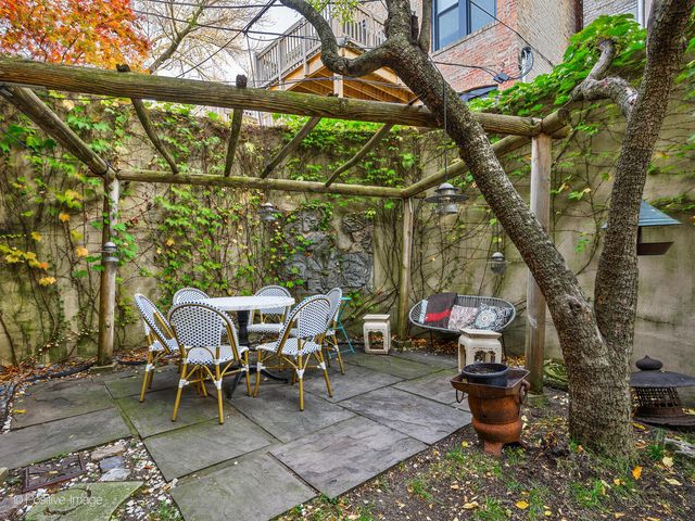 844 W ALTGELD Street, Chicago, IL 60614