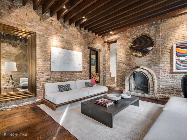 844 W ALTGELD Street, Chicago, IL 60614