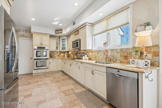 6 Bray Hollow Court, Freehold, NJ 07728