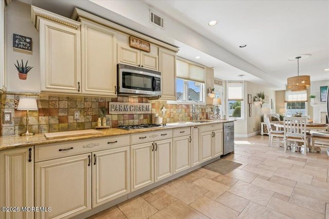 6 Bray Hollow Court, Freehold, NJ 07728