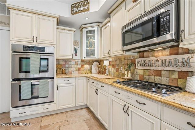 6 Bray Hollow Court, Freehold, NJ 07728