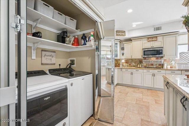 6 Bray Hollow Court, Freehold, NJ 07728