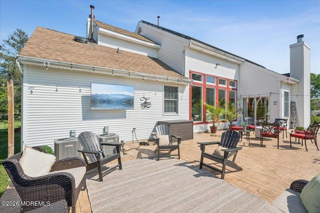 6 Bray Hollow Court, Freehold, NJ 07728