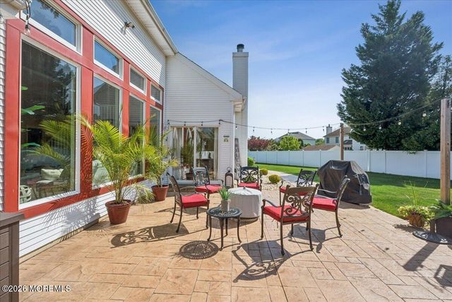 6 Bray Hollow Court, Freehold, NJ 07728