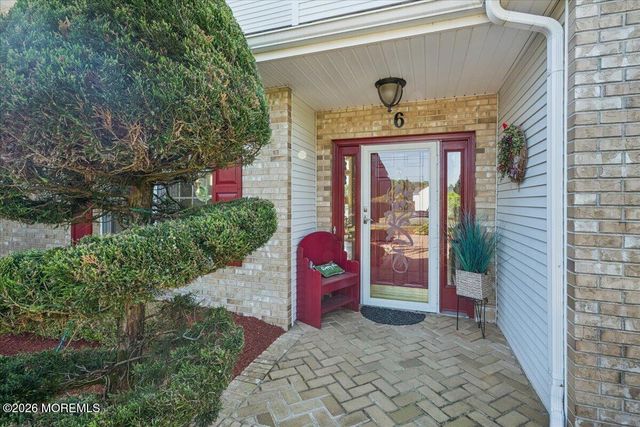 6 Bray Hollow Court, Freehold, NJ 07728