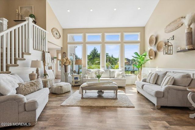 6 Bray Hollow Court, Freehold, NJ 07728