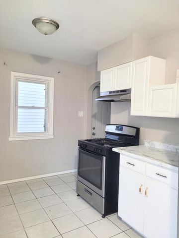 960 Geranium Avenue E, Saint Paul, MN 55106