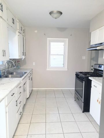 960 Geranium Avenue E, Saint Paul, MN 55106