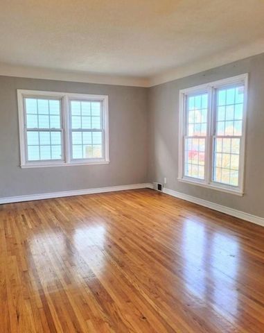 960 Geranium Avenue E, Saint Paul, MN 55106