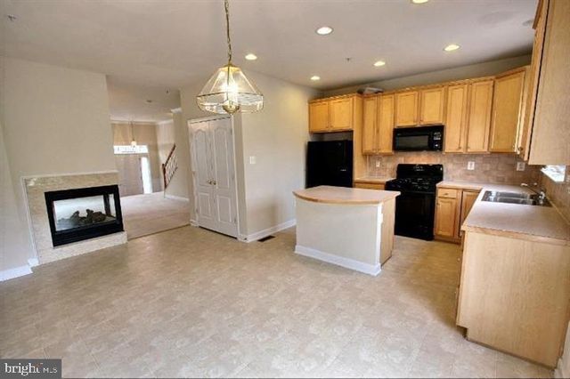 903 CRESTFIELD DR, Rockville, MD 20850