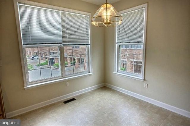 903 CRESTFIELD DR, Rockville, MD 20850