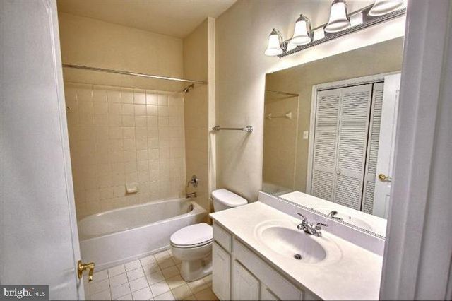 903 CRESTFIELD DR, Rockville, MD 20850