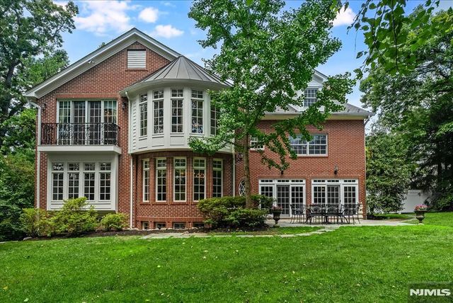 294 Oakwood Road, Englewood, NJ 07631